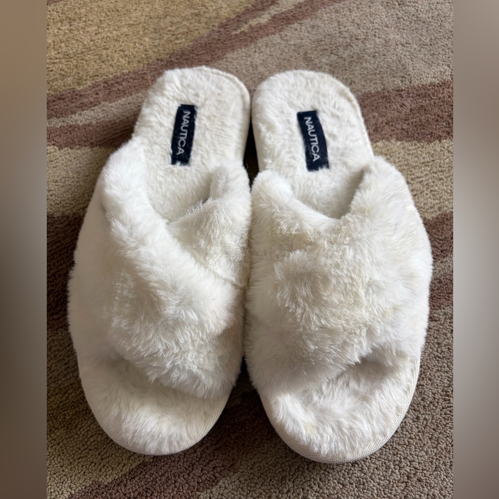 Nautica Women's Cozy White Furry Slippers - Size 8